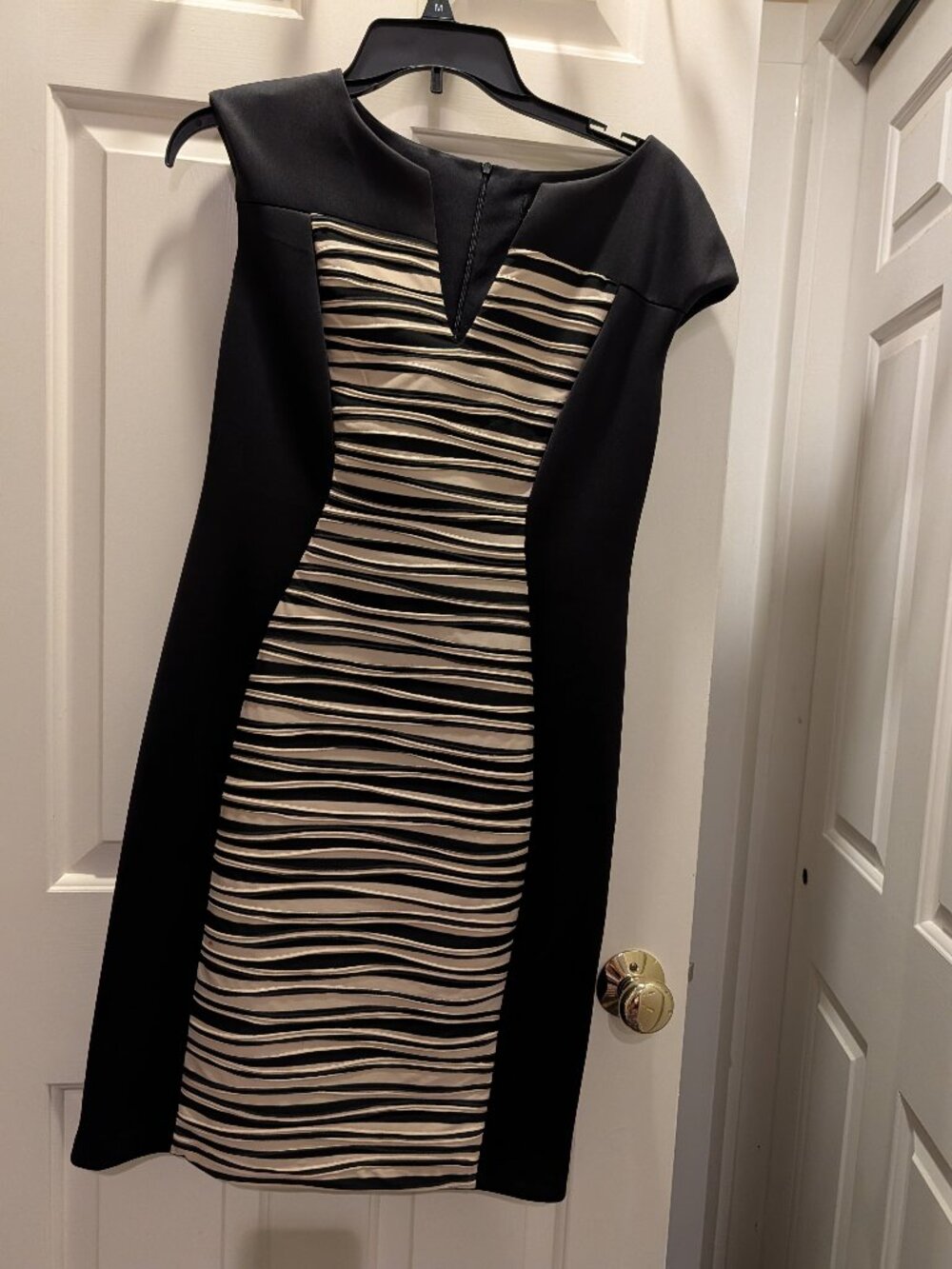 Back dress with center tan ruched pattern and cap sleeves